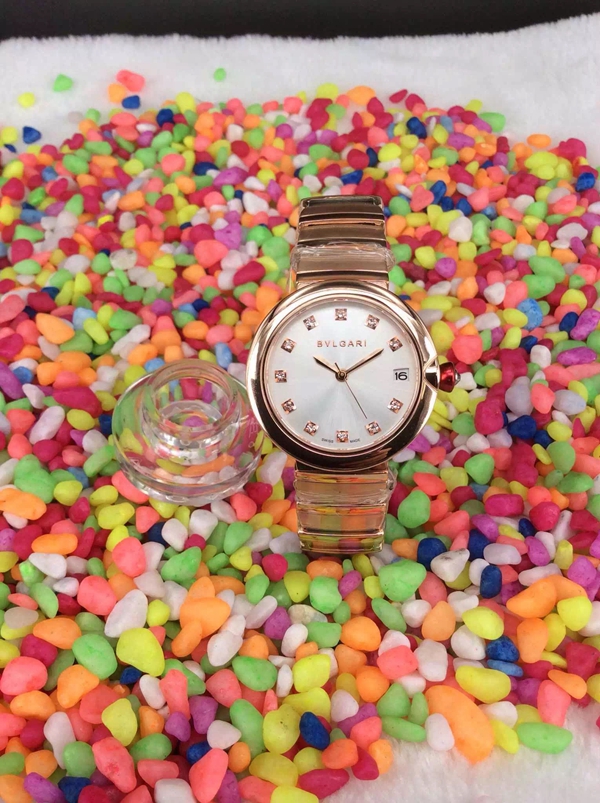 ブルガリ時計正面デザイン